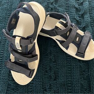Keen Women’s Astoria West open toe sandals size 9